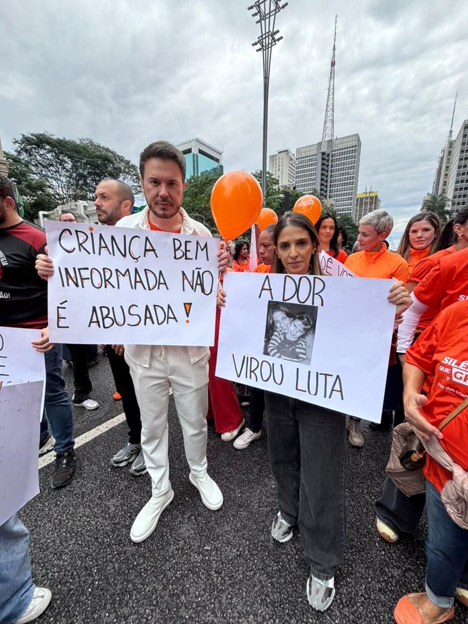 William Sanches e Ana Carolina Oliveira em ato público
